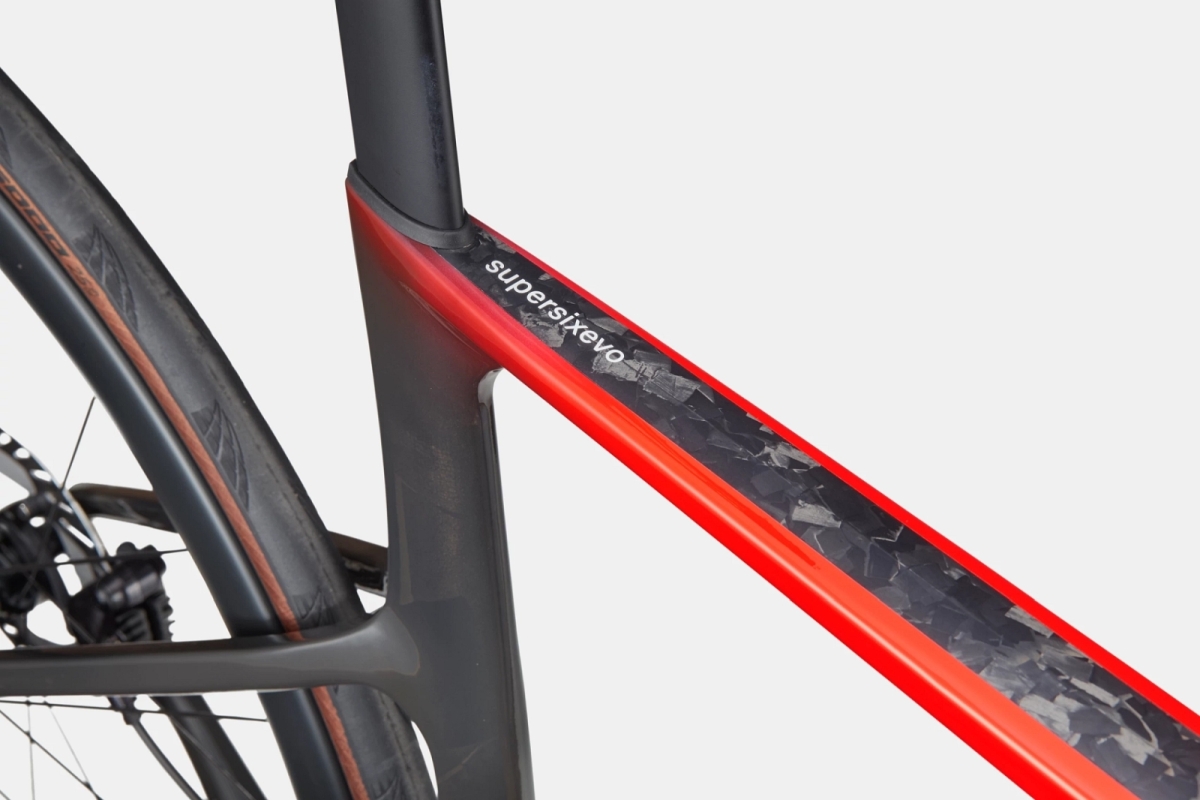 Bicicleta Cannondale Supersix EVO Hi-Mod 2- Preta e Vermelha